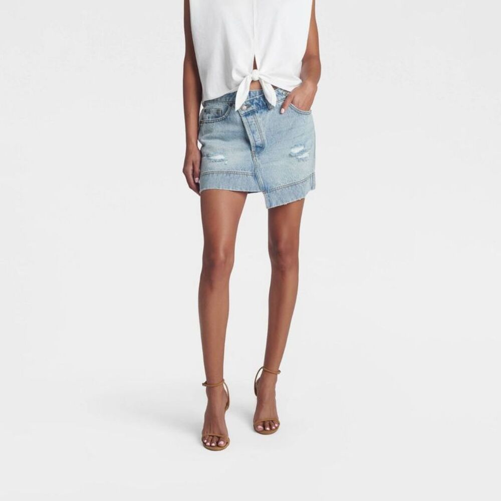 KBB by KAHLANA Women's Mid-rise Mini denim 'The Dylan Skirt' - Light Wash 6
